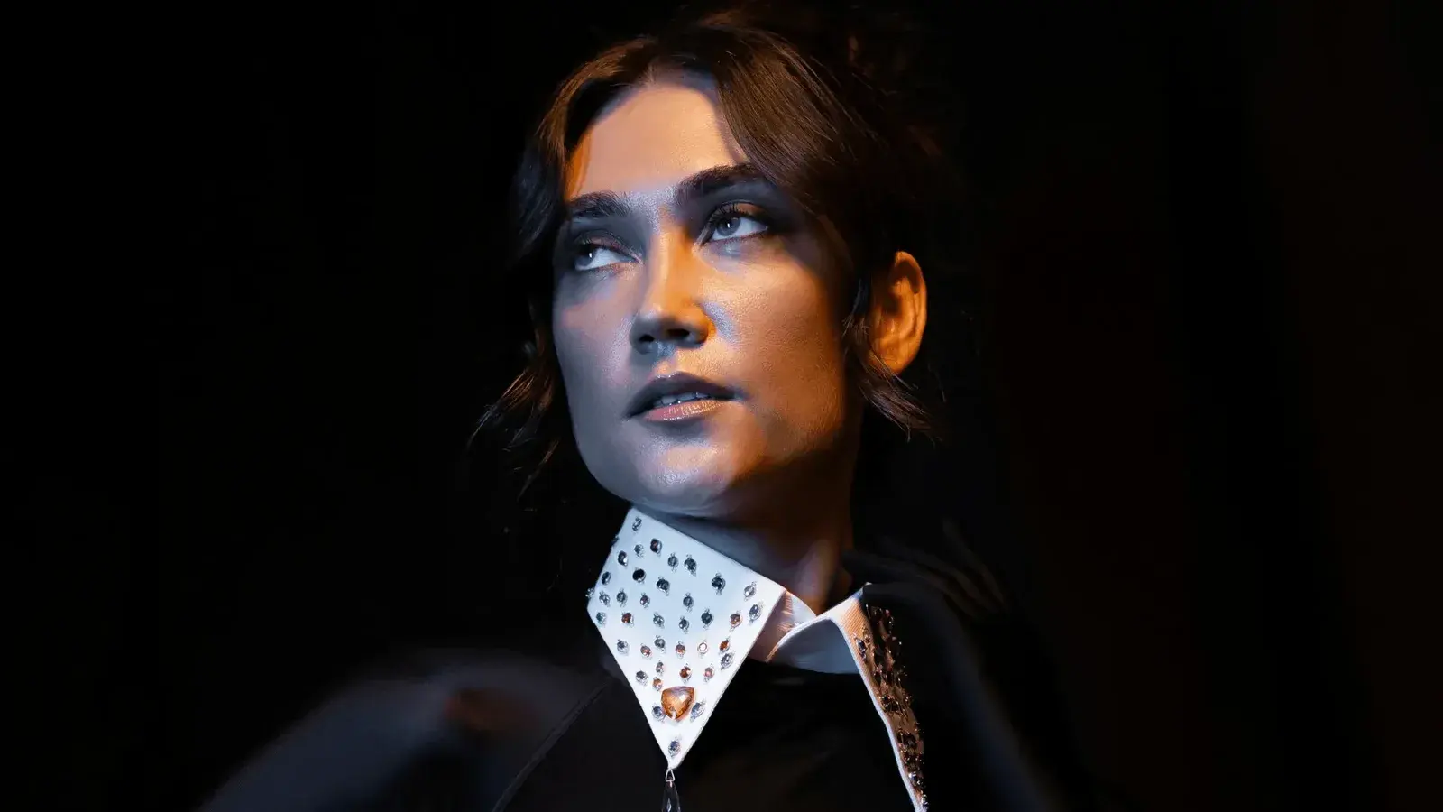 Lankan designer showcases sapphire collar at Mercedes-Benz Fashion Week 2026
