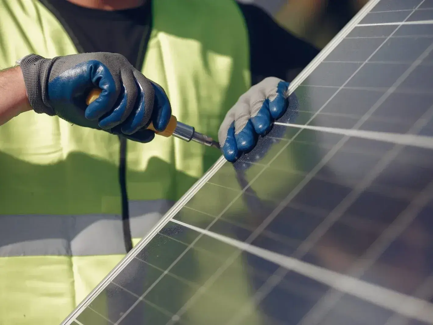 Sri Lanka sets mandatory qualifications for solar technicians from 2028