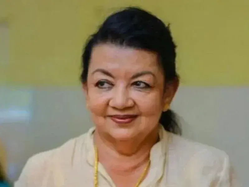Shiranthi Rajapaksa leaves for Singapore for medical treatment